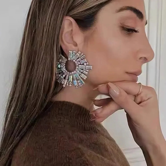 OPULENT CRYSTAL STARDUST EARRINGS - Picture 3 of 15